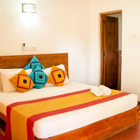 Wild Hut Habarana Bed & Breakfast エクステリア 写真
