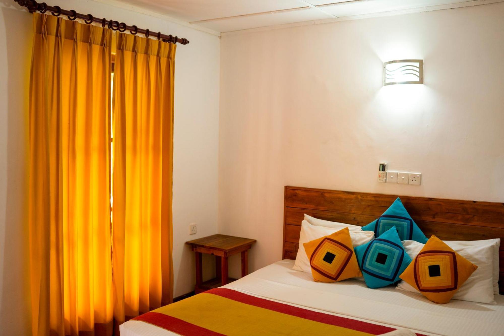 Wild Hut Habarana Bed & Breakfast エクステリア 写真