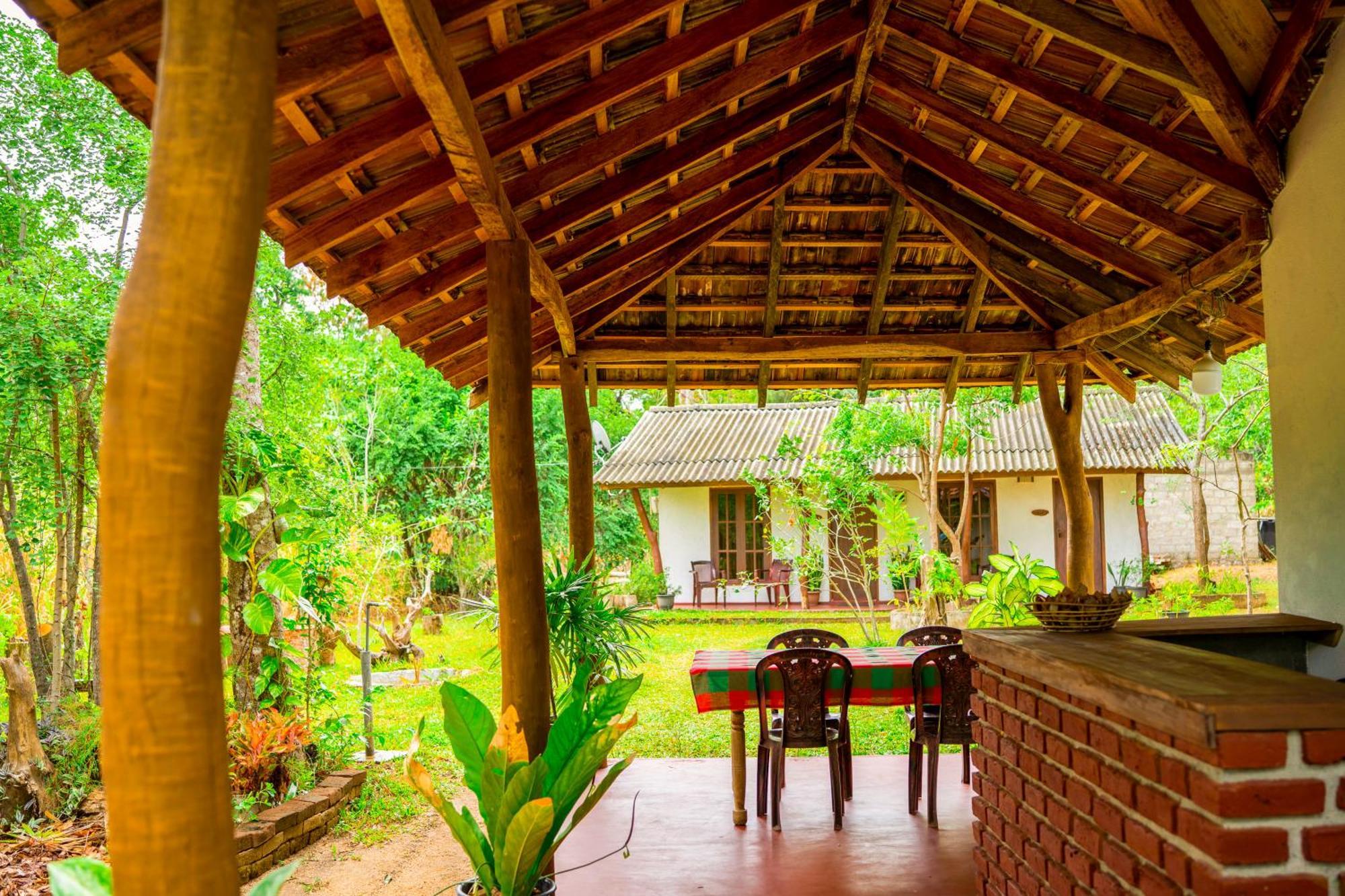 Wild Hut Habarana Bed & Breakfast エクステリア 写真